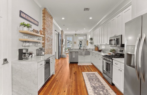 West Riverside House | Beautiful 3bed 2Ba Home in Uptown New Orleans! Close to Magazine St/Universities