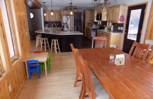 Cohasset House | Beautiful 4 BDRM Retreat on Loon Lake with Sauna and Sand Beach!