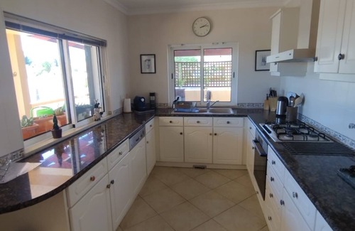 Albardeira Villa | Beautiful 4 Bed Villa, close to the beach with private swimming pool & WiFi