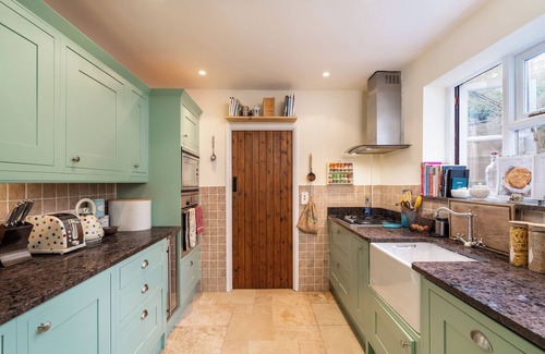 Sarratt House | Beautiful 4-Bedroom Cottage | Pass the Keys