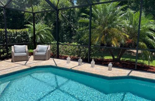 Braden River House | Beautiful 4 Bedroom and 4 Bathroom with Heated Salt Water Pool in Gated Community Close to Some of the Best Beaches in the USA