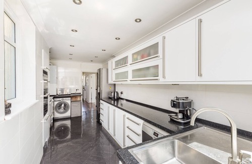 Winchmore Hill House | Beautiful 4 bedroom Family House!3 floors!Garden!