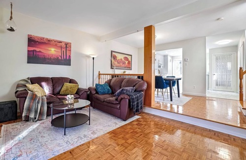 Brossard House | Beautiful 4 bedroom house with cozy patio 10 minutes from Montreal!