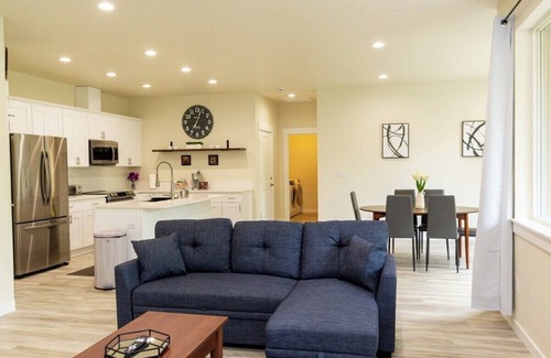 Longview House | Beautiful 4 bedroom house with King beds, Forest View