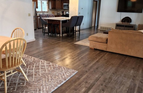 Nashua House | Beautiful 4 bedroom lake house with private dock.