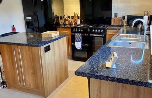 Belfast House | Beautiful 4 bedroom Townhouse close to Belfast city centre and the Ormeau Park.
