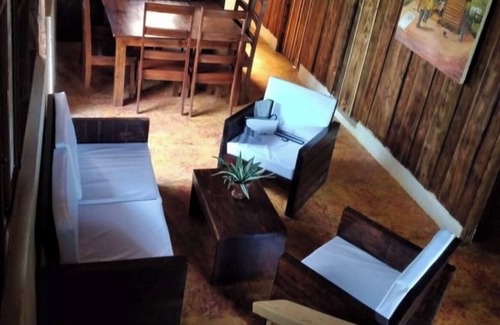 Manabao Cabin | Beautiful 4 bedroom villa with mountain views 2 mins from river