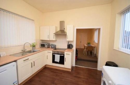 Offerton Apartment | Beautiful 4 bedroom Victorian Apartment Sleeps 7 STOCKPORT