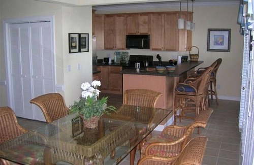 Ocean Isle Beach Condo | Beautiful 4 BR Oib Condo with Beachfront Pool!