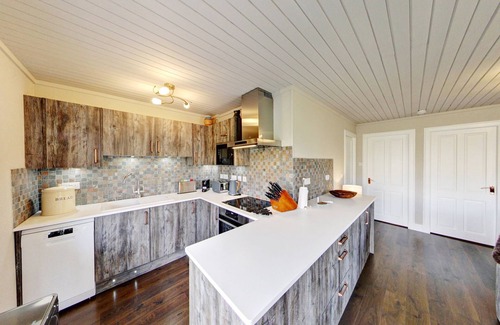 Crianlarich Ski Chalet | Beautiful 4 star, 2 bedroom chalet with stunning loch and mountain views
