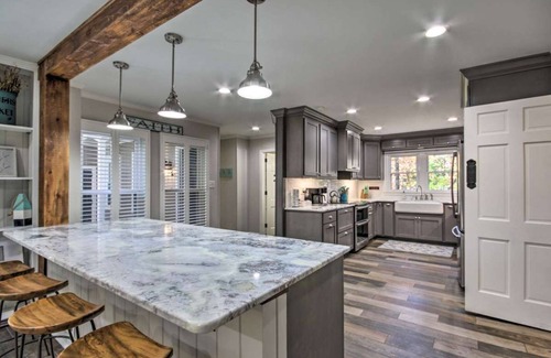 Northlake House | Beautiful 5 Acre Lakefront Private Retreat w/Boat Dock, Hot Tub, 5 Bdrm/5 bath