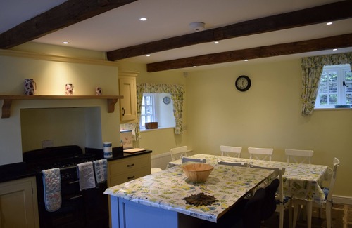 Grassington Cottage | Beautiful 5 bed Village Central Cottage with Walled Garden & parking for 6 cars