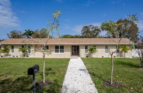 Clearwater House | Beautiful 5 bedroom Clearwater home close to beach