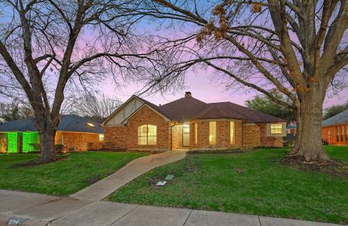 DeSoto House | Beautiful 5BR 2BA DeSoto Holiday Home with Pool