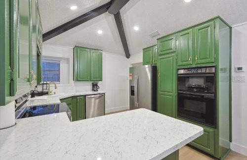 DeSoto House | Beautiful 5BR 2BA DeSoto Holiday Home with Pool