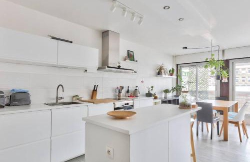 Flandres Apartment | Beautiful and bright 3 bed near La Villette