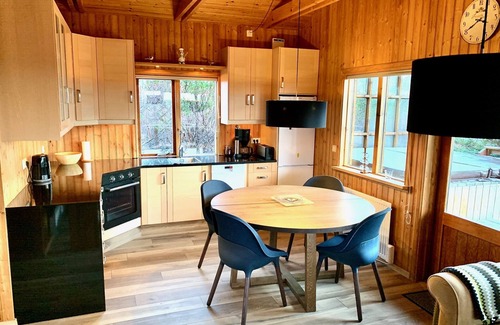 Borgarnes Cottage | Beautiful and Cozy Cottage with Hot Tub close to Snæfellsnes National Park