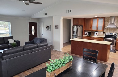 Northeast Carrollton House | Beautiful and Cozy Home Across Street from Park