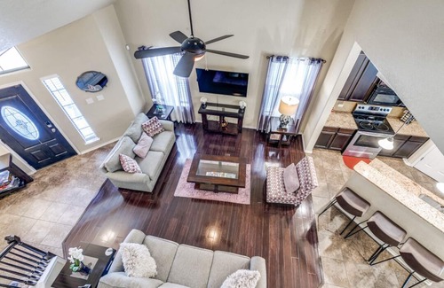 Pipers Meadow House | Beautiful and cozy home near Sea World 4 mi, Lackland 8 miles, Six Flags14 mi