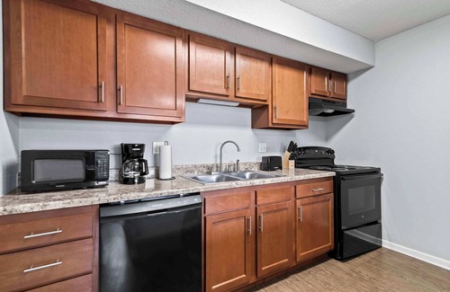 Jerome Apartment | Beautiful and Cozy Apartment in Springfield- 2 Bedroom
