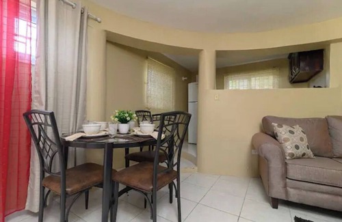 Boscobel House | Beautiful and elegant 2 bedrooms and 1 bathroom