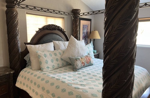 Junction House | Beautiful and Relaxing Guest House!