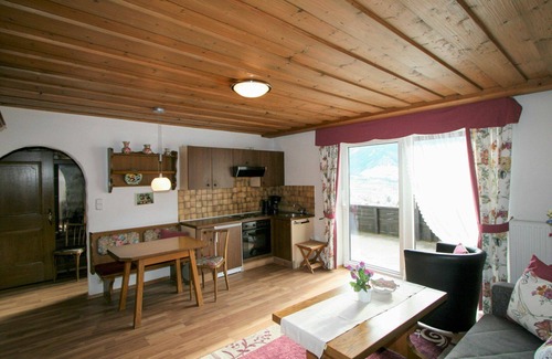 Pfons Apartment | Beautiful apartment for 5 people with TV, terrace and panoramic view