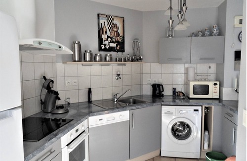 Bormes-Les-Mimosas Apartment | Beautiful apartment with reversible air-conditioning