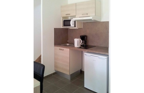 Saint-Christol House | Beautiful apartment in villa for 4 guests with pool, WIFI, TV, terrace, pets allowed and parking
