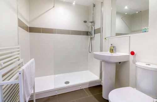 Milton Keynes Apartment | Beautiful Apartment in Fairfield by Yoko Property