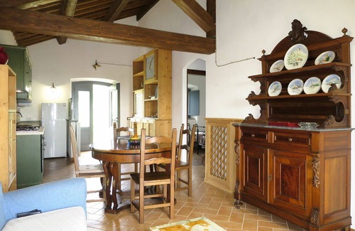 Bolsena House | Beautiful apartment in villa for 4 guests with pool, TV, patio, pets allowed and parking