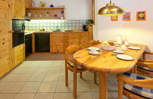 Lenzerheide Apartment | Beautiful apartment for 2 guests with pool, TV, balcony and pets allowed