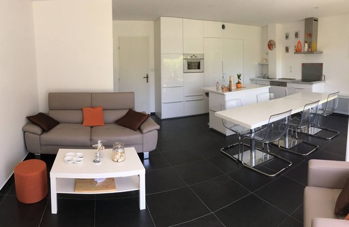 Plougonvelin Apartment | Beautiful apartment on the ground floor with Trez Hir beach at 300m