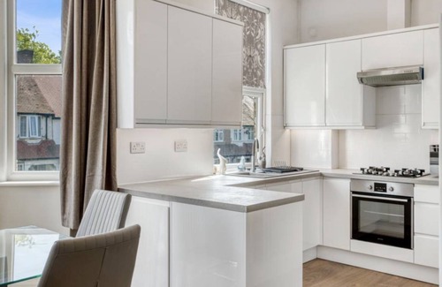 Finchley Church End Apartment | Beautiful apartment in North London