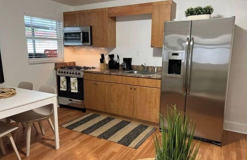 Hialeah House | Beautiful apartment close to the airport, the beach and recreation sites.