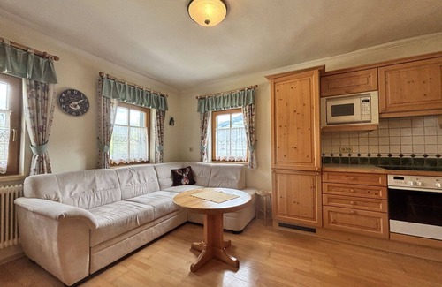 Weissenbach Apartment | Beautiful apartment for 4 guests with WIFI, TV, balcony, pets allowed and parking