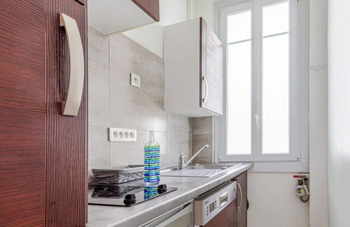 Centre Ville-Gare Apartment | Beautiful apartment for 4 people with WIFI, A/C, TV, terrace, pets allowed and parking