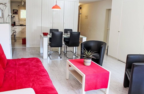 Davos-Dorf Apartment | Beautiful apartment for 6 people with WIFI, pool, TV and balcony
