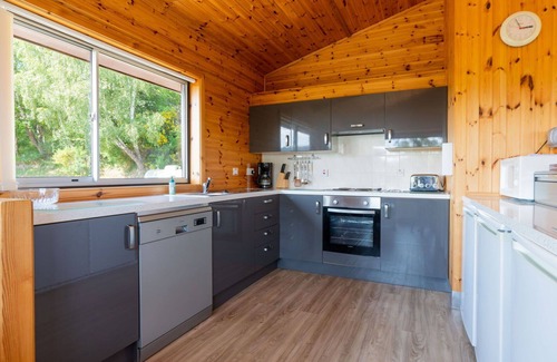 Drumnadrochit House | Beautiful apartment in villa for 6 guests with WIFI, TV, patio, panoramic view and parking