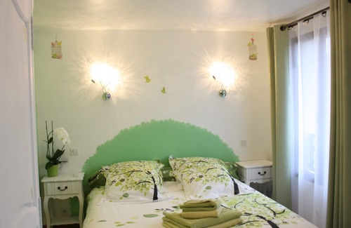 Chatillon Apartment | Beautiful apartment in character house 3km from Paris (M13-T6)