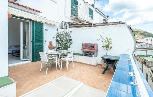 Raito Apartment | Beautiful Apartment In Raito With Wifi