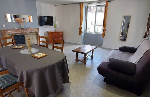 Pesmes Apartment | Beautiful apartment in the heart of the village