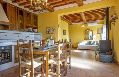 Fucecchio Apartment | Beautiful apartment for 4 guests with A/C, WIFI, pool, balcony, pets allowed and parking