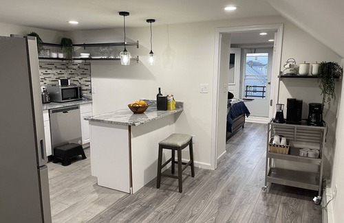 Elizabeth Apartment | Beautiful apartment just 10 minutes from Newark Airport, nearby shopping centers
