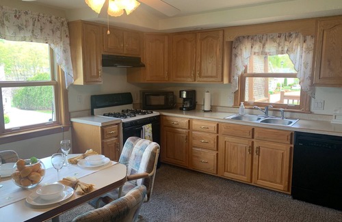 Johnstown House | Beautiful Apartment, Lots of room, large sun deck, great relaxing location