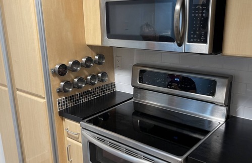 East Little Havana Apartment | Beautiful Apto. Great Location 2 bedrooms 2 full Baths 1100 SQF! Free Parking