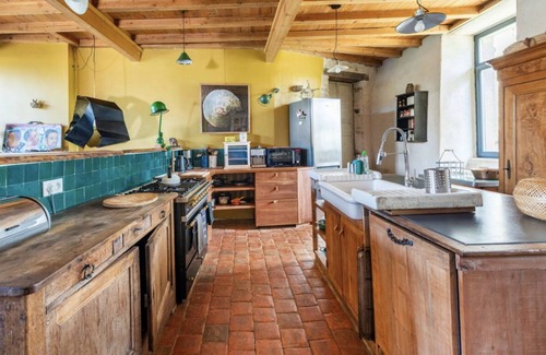 Beurizot House | Beautiful artist's house in canalside village