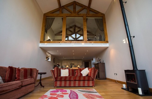 Box Hill House | Beautiful Barn With Outstanding Views And High Quality Facilities