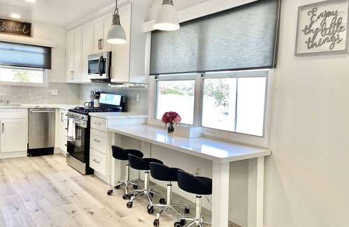 South Redondo House | Beautiful Beach Retreat in Heart of Town - 2blks to Beach