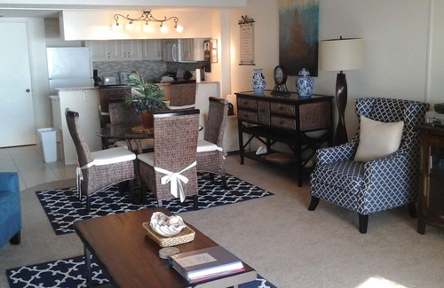 Indian Shores Condo | Beautiful beachfront couples retreat #202 - Special building reno Pricing